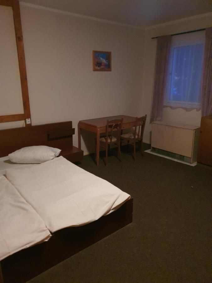Hotel Pam Jáchymov Quarto foto