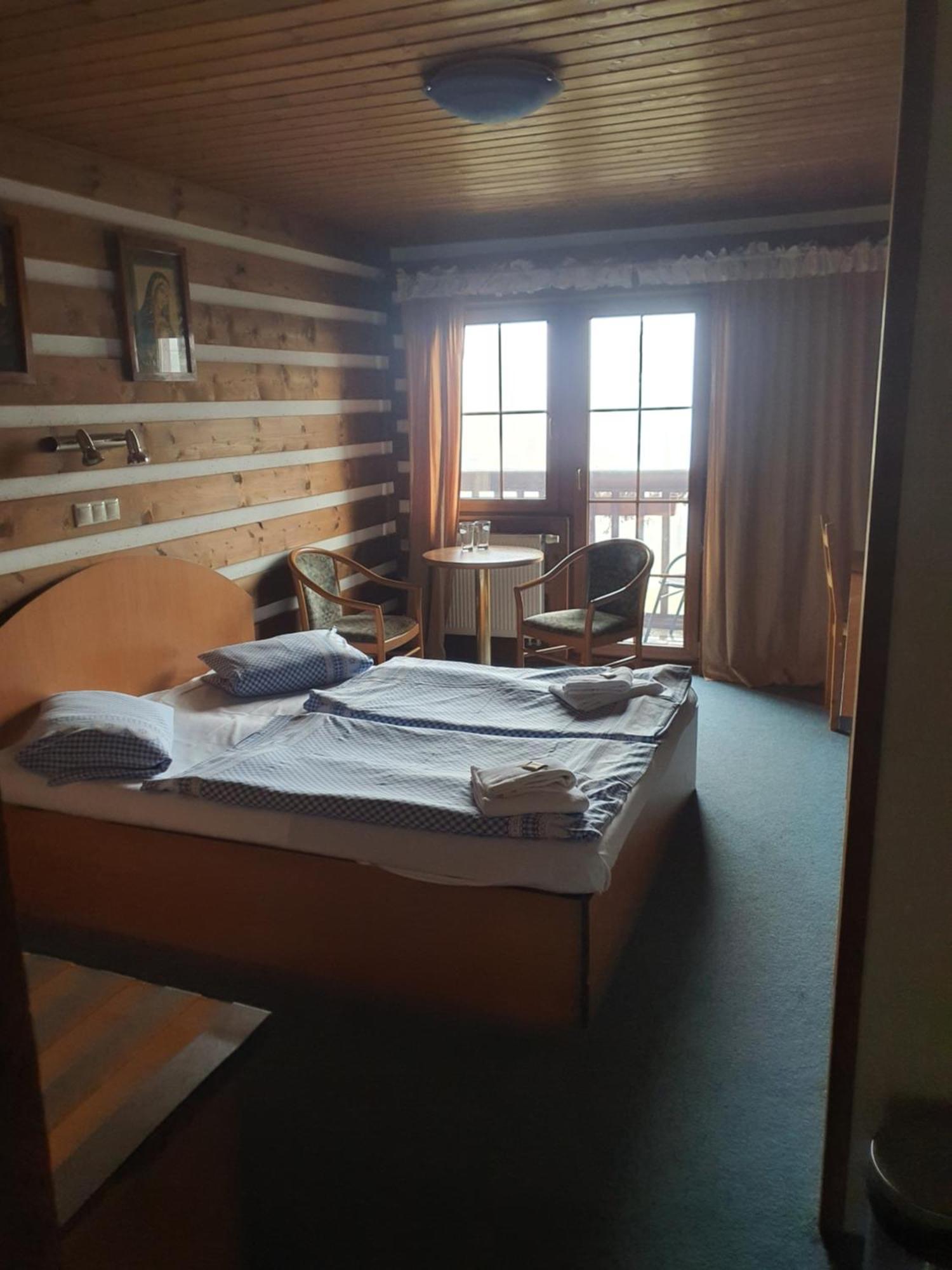 Hotel Pam Jáchymov Quarto foto